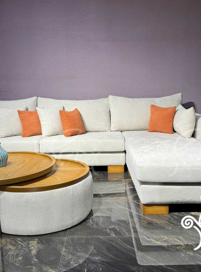 مبل ال لیندا مبل سفید با کوسن های نارنجی با قابلیت خرید قسطی در دسته بندی مبل های راحتی در فروشگاه مبلمان آرش واقع در بلوارچمران کرج